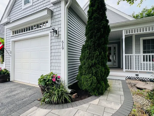 a potted plant sitting on the side of a building