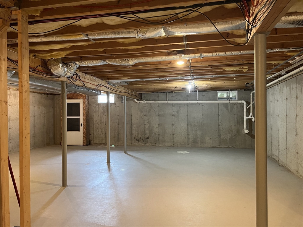 619 White Cliffs Drive, Unit 619 Plymouth, MA 02360 - Photo 38 of 42 a view of an empty room