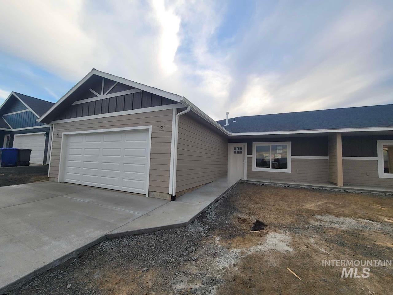 1811 Airway Avenue Lewiston, ID 83501 - Photo 1 of 11