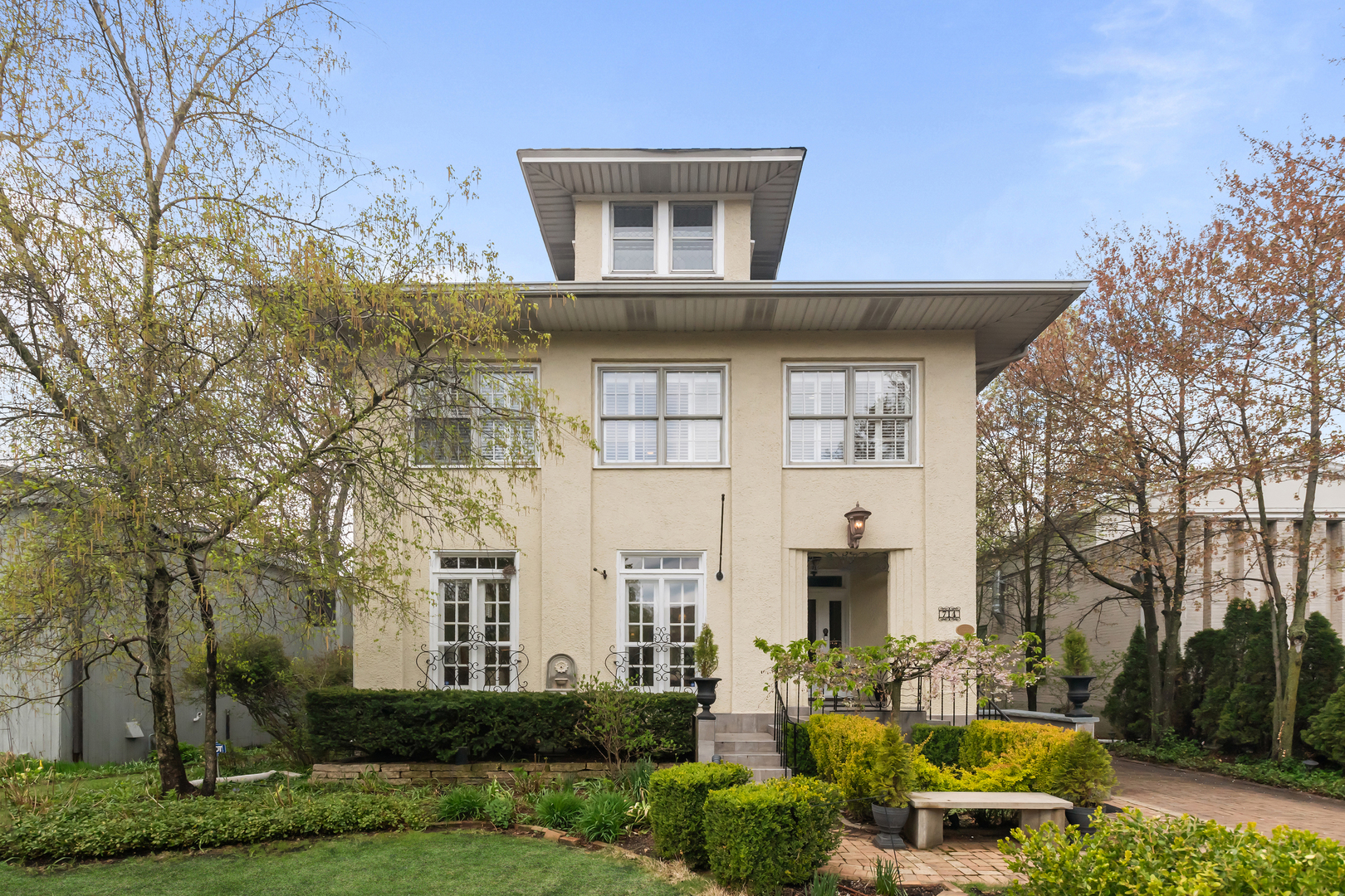 714 Sheridan Road Evanston, IL 60202 - Photo 2 of 45 Gallery Image 2