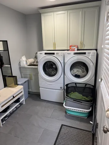 $875,000 | 32 Westmoreland Lane, Naperville, IL 60540