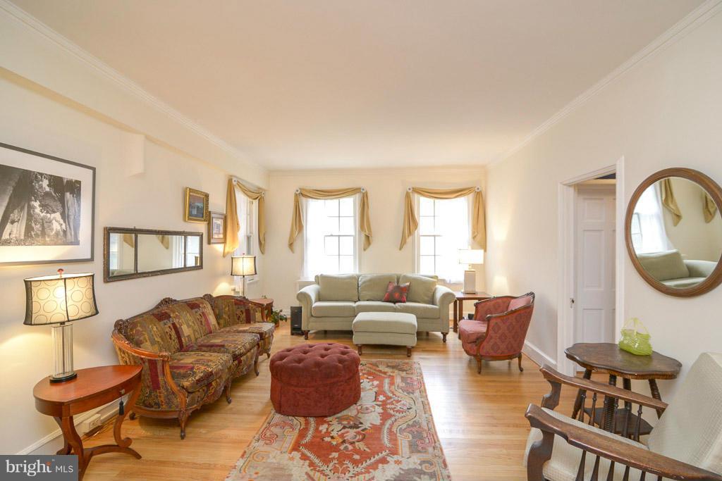 6 Upland Road, Unit Q2 Baltimore, MD 21210 - Photo 4 of 23 Living Room