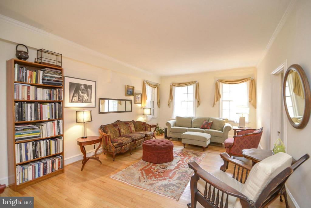 6 Upland Road, Unit Q2 Baltimore, MD 21210 - Photo 5 of 23 Living Room