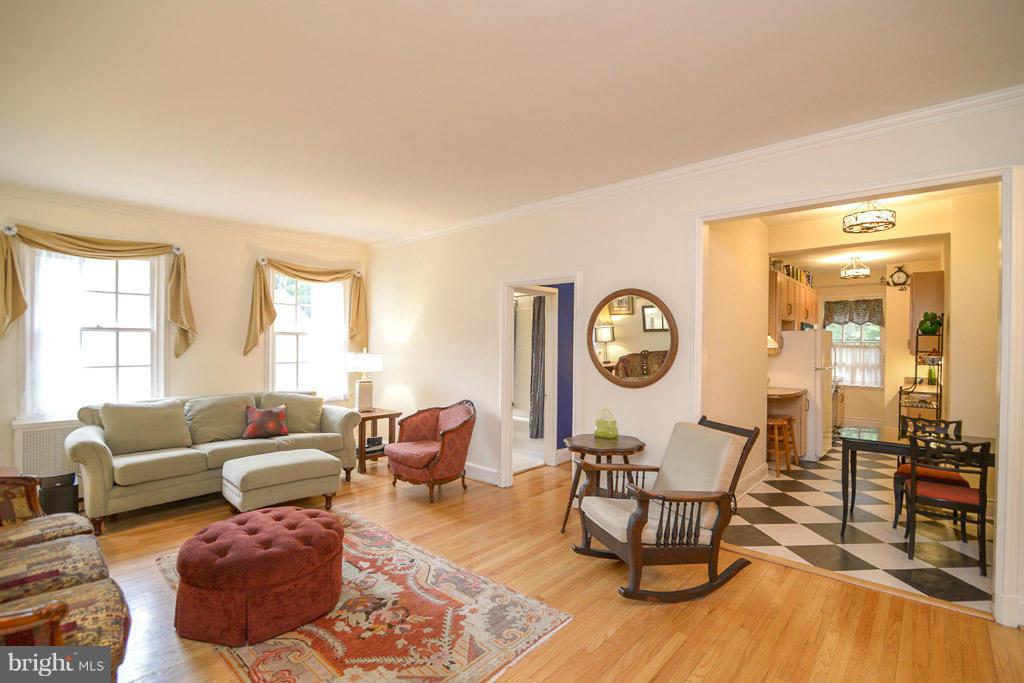 6 Upland Road, Unit Q2 Baltimore, MD 21210 - Photo 6 of 23 Living Room