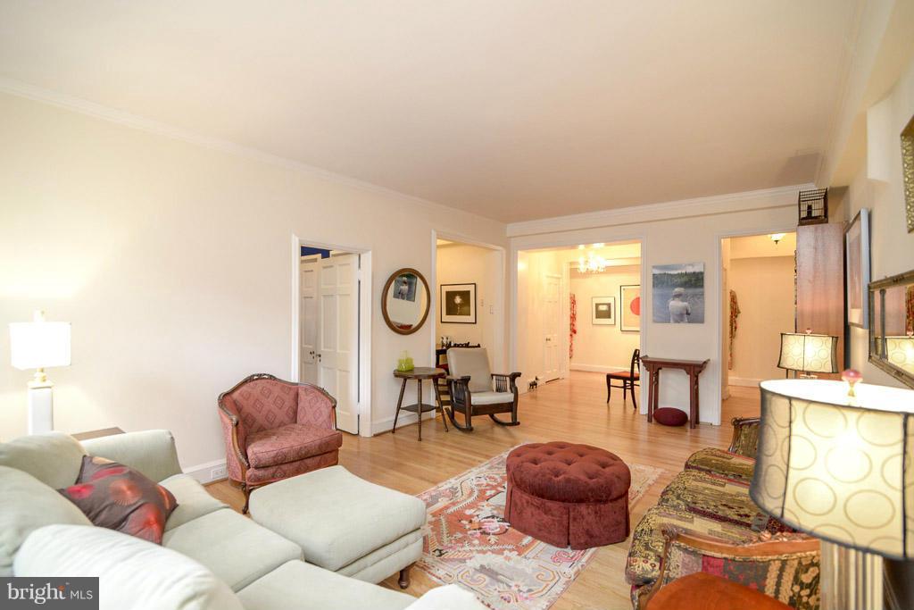 6 Upland Road, Unit Q2 Baltimore, MD 21210 - Photo 7 of 23 Living Room