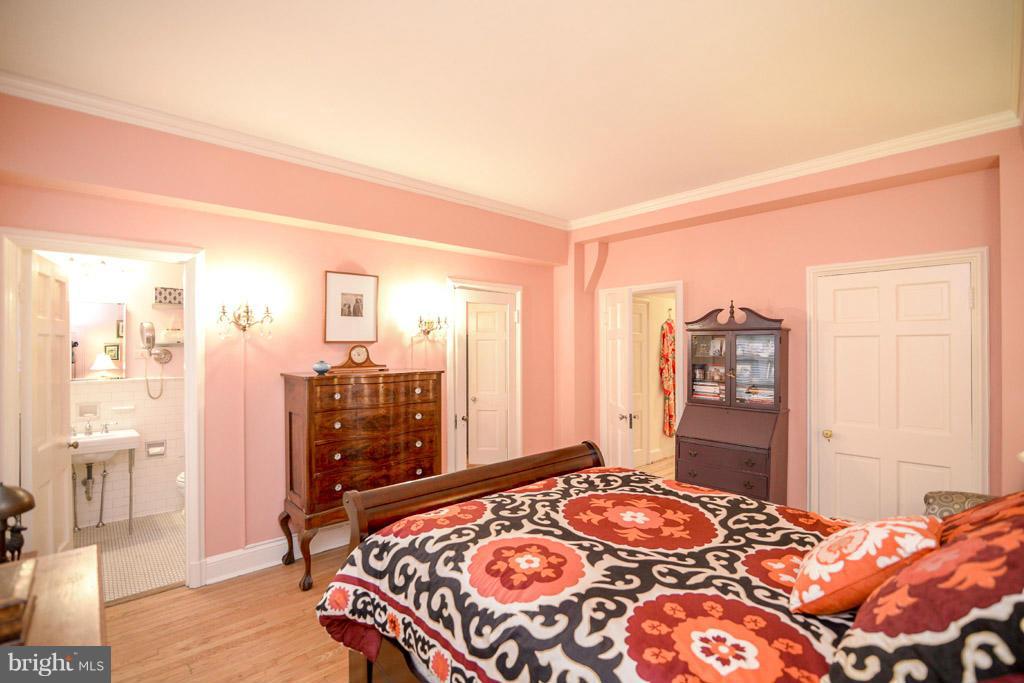 6 Upland Road, Unit Q2 Baltimore, MD 21210 - Photo 9 of 23 Master Bedroom