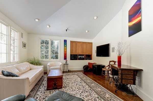 9 Lowell Road Wellesley, MA 02481 - Photo 12 of 30 Gallery Image 12