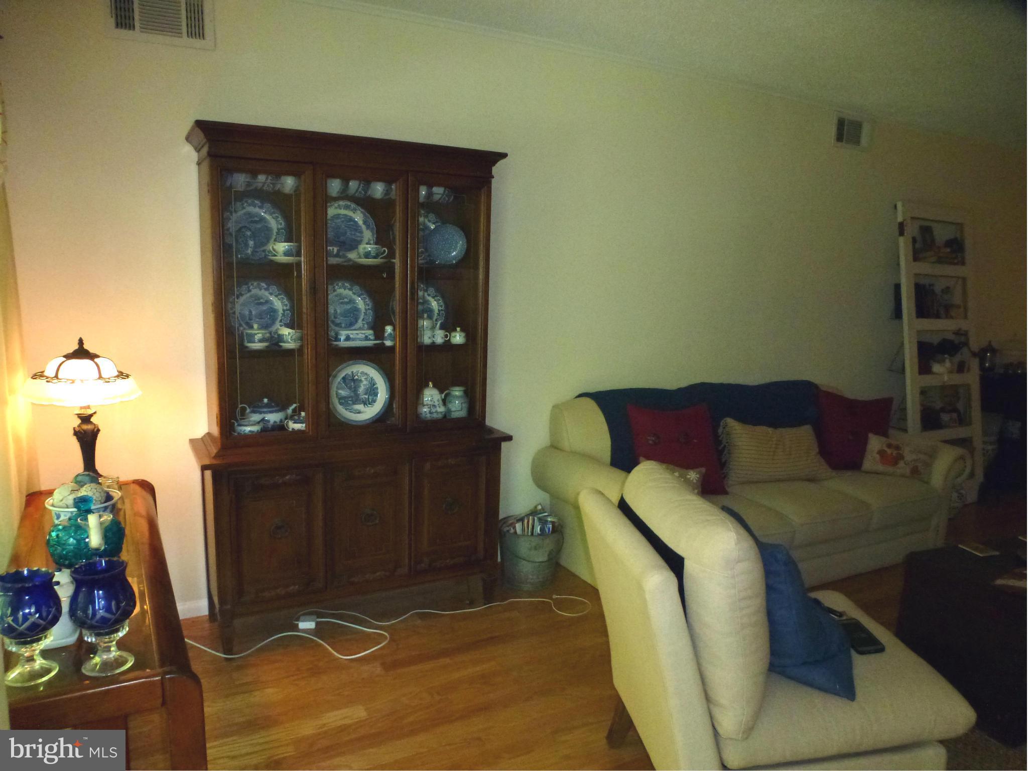 5778 Rexford Court, Unit I Springfield, VA 22152 - Photo 9 of 23 Living Room