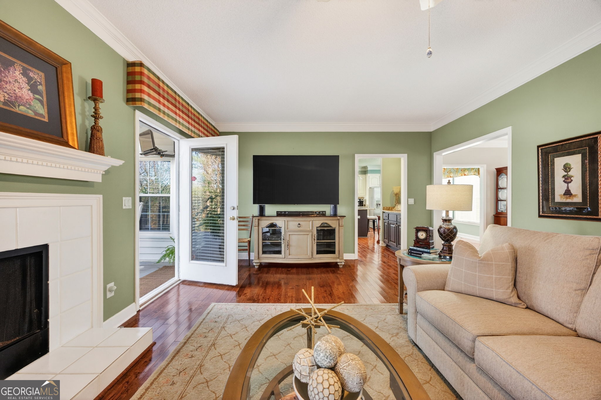 312 Pinnacle Park Macon, GA 31220 - Photo 23 of 63 a living room with furniture and a flat screen tv