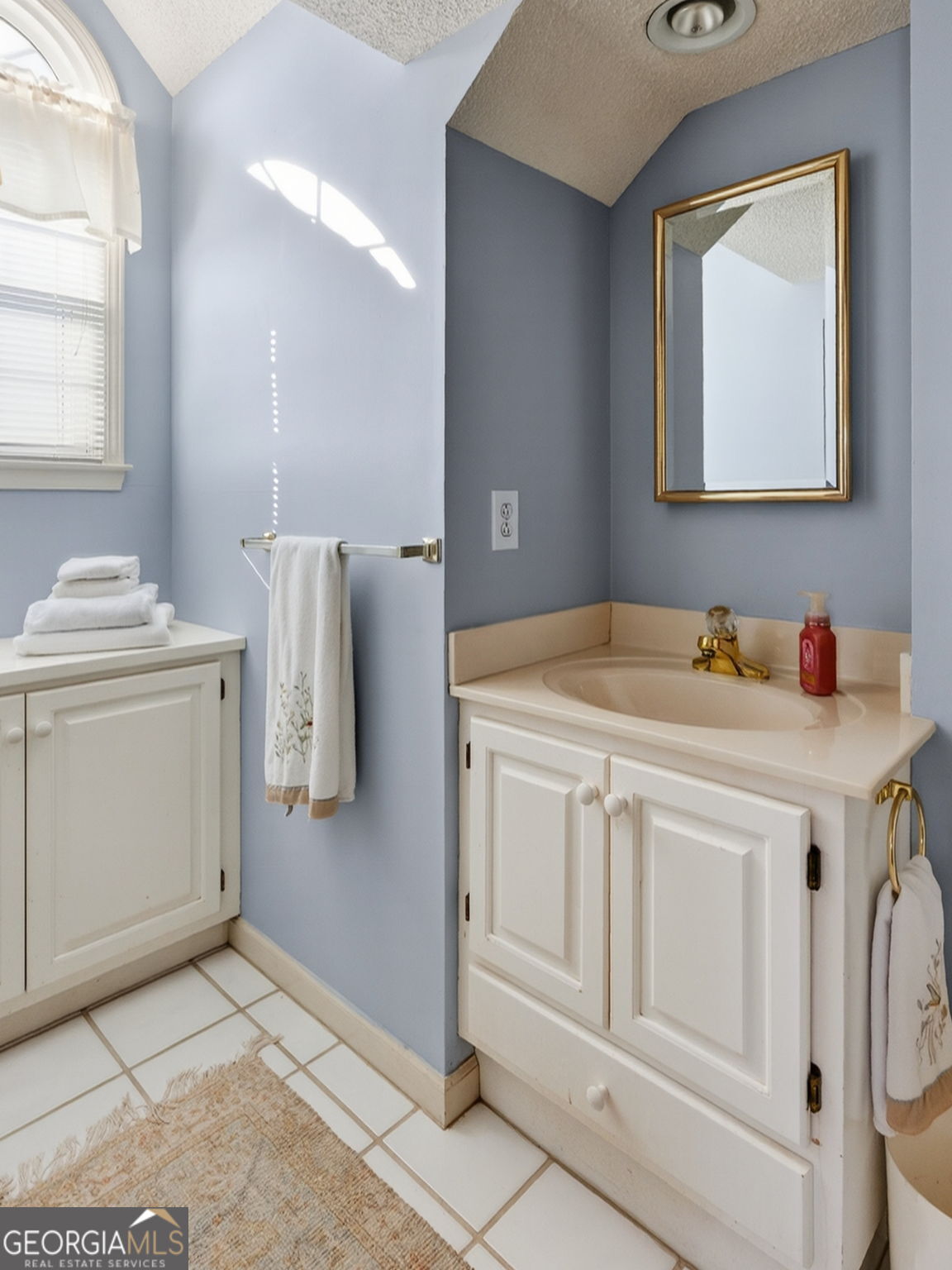 312 Pinnacle Park Macon, GA 31220 - Photo 37 of 63 a bathroom with a sink and a mirror