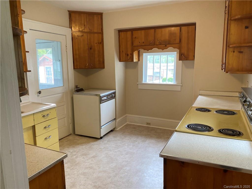 340 Bee Tree Road, Unit 203 Swannanoa, NC 28778 - Photo 9 of 31 Gallery Image 9