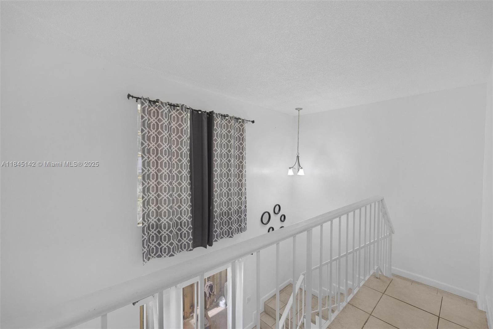 8500 Southwest 109th Avenue, Unit 6112 Miami, FL 33173 - Photo 23 of 52 a view of a hallway with entryway