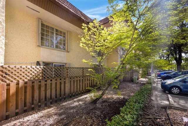 $285,000 | 8500 Southwest 109th Avenue, Unit 6112, Miami, FL 33173