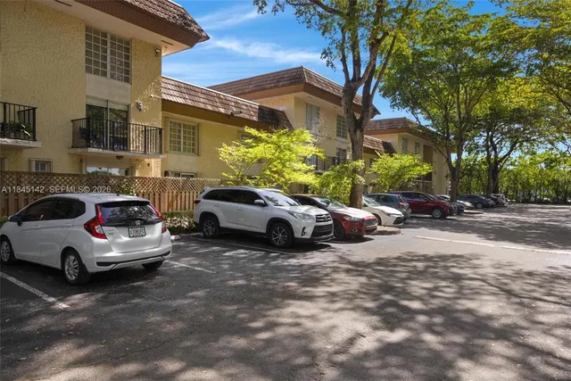 $285,000 | 8500 Southwest 109th Avenue, Unit 6112, Miami, FL 33173