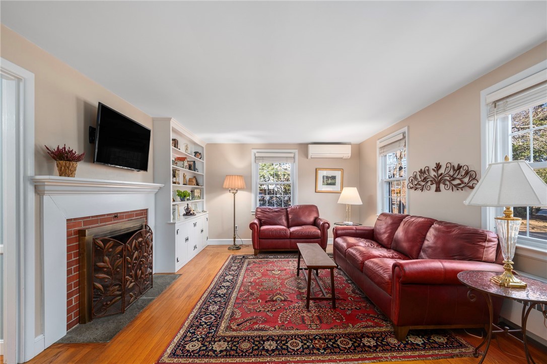 278 New Meadow Road Barrington, RI 02806 - Photo 5 of 26 Living room