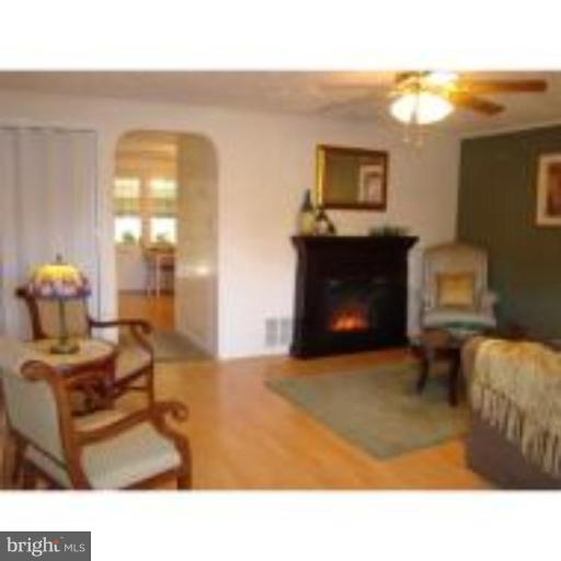 2789 Yarnall Road Halethorpe, MD 21227 - Photo 2 of 5 Living Room