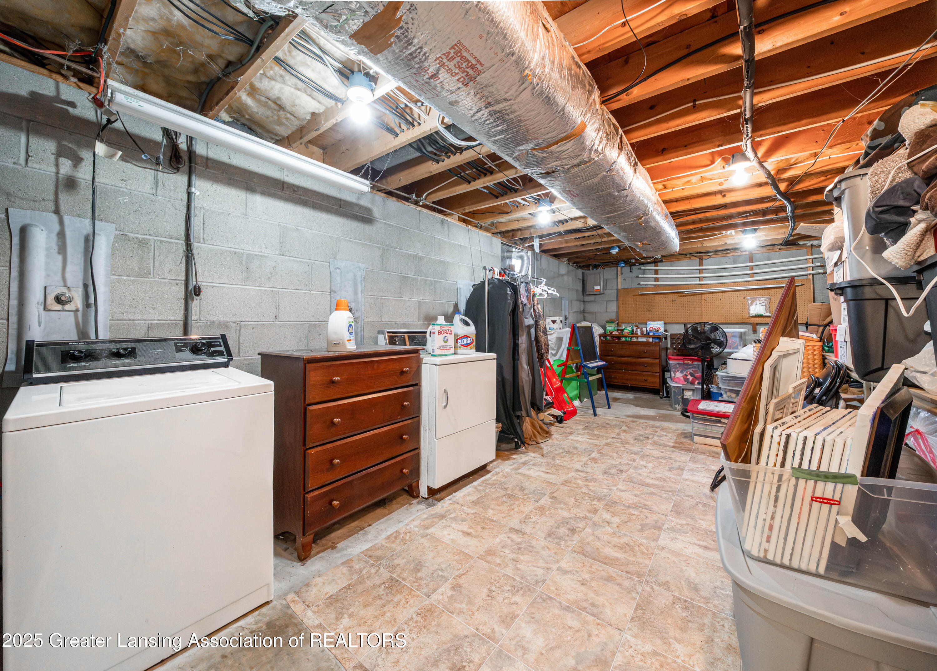 211 Raritan Road Lansing, MI 48911 - Photo 16 of 24 Laundry & Storage