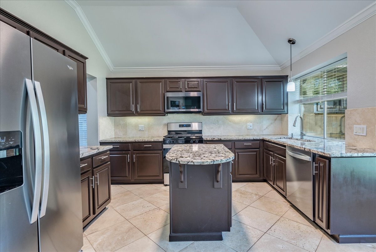 6530 Needham Lane Austin, TX 78739 - Photo 9 of 29 Culinary aspirations come alive in this kitchen, featuring stainless steel appliances and abundant counter space.