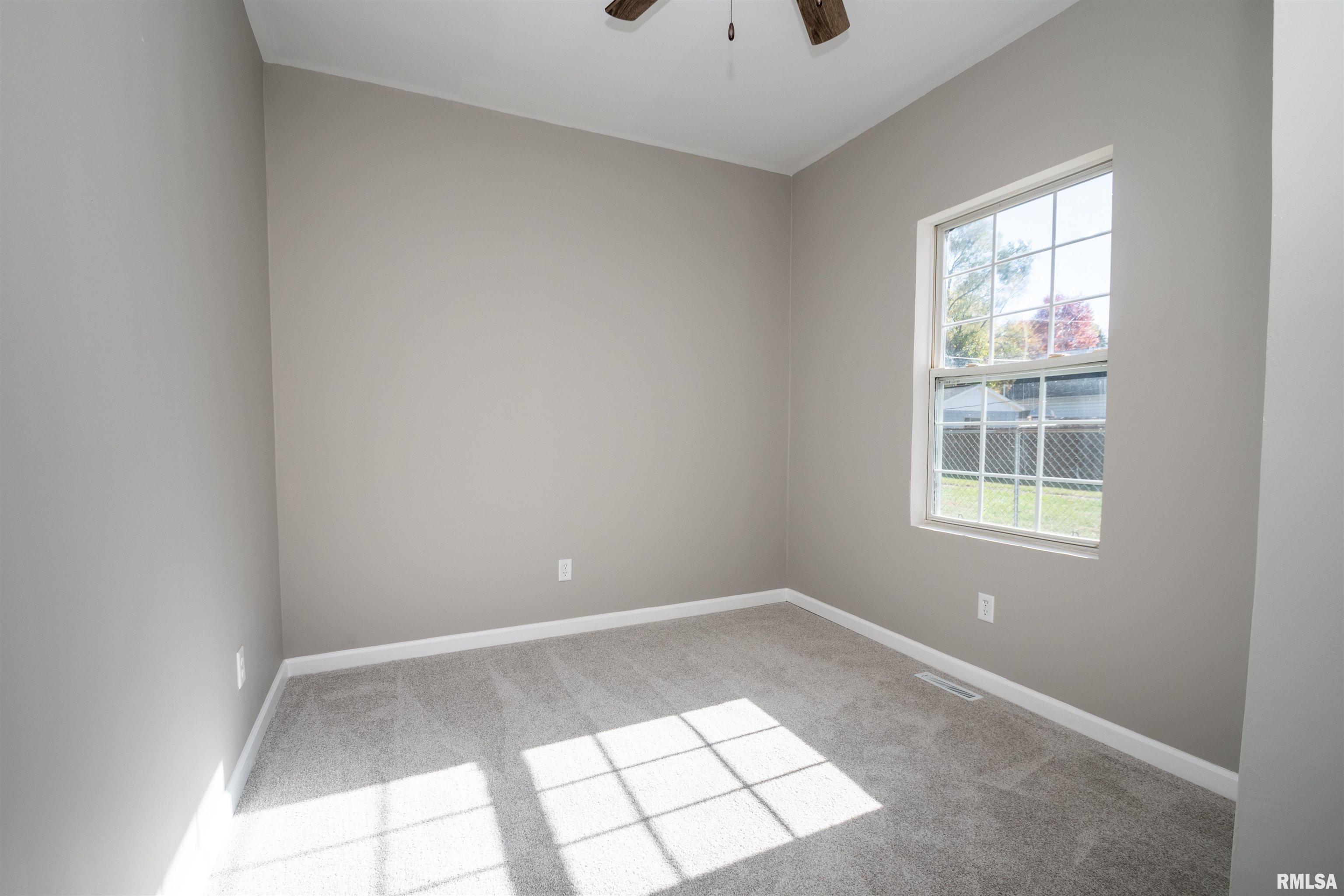 1014 South 3rd Street Pekin, IL 61554 - Photo 20 of 37