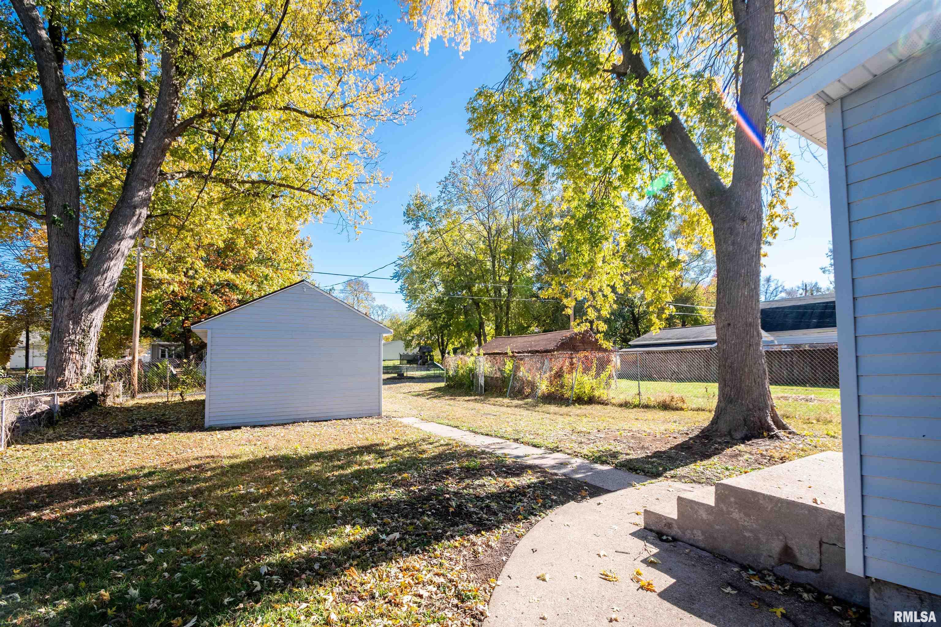 1014 South 3rd Street Pekin, IL 61554 - Photo 32 of 37