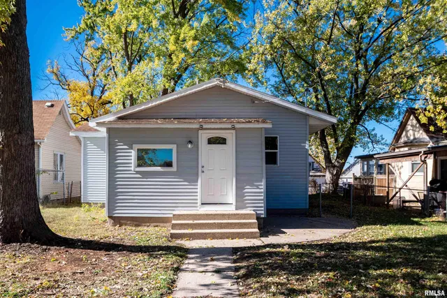 $96,500 | 1014 South 3rd Street, Pekin, IL 61554