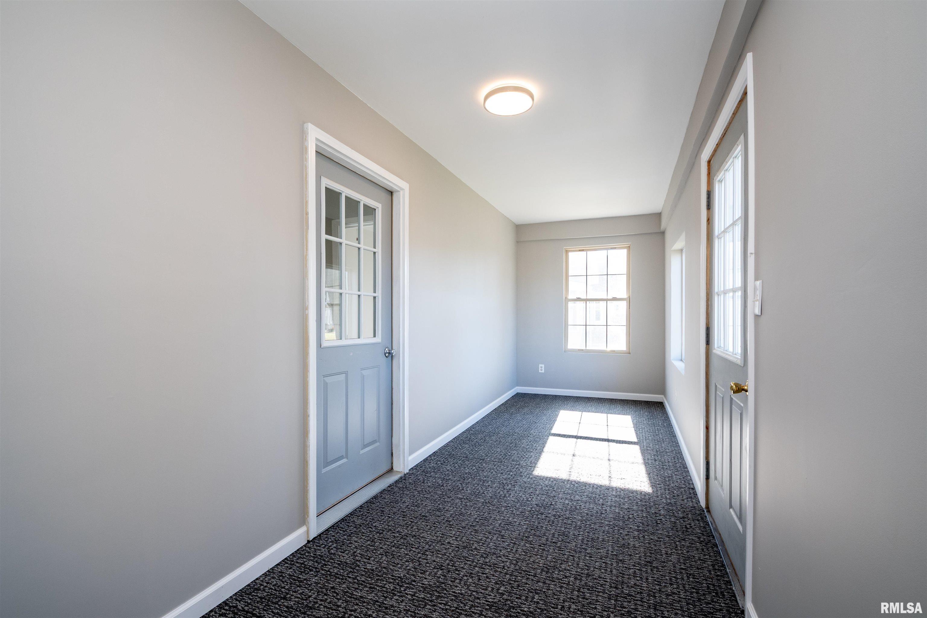 1014 South 3rd Street Pekin, IL 61554 - Photo 4 of 37