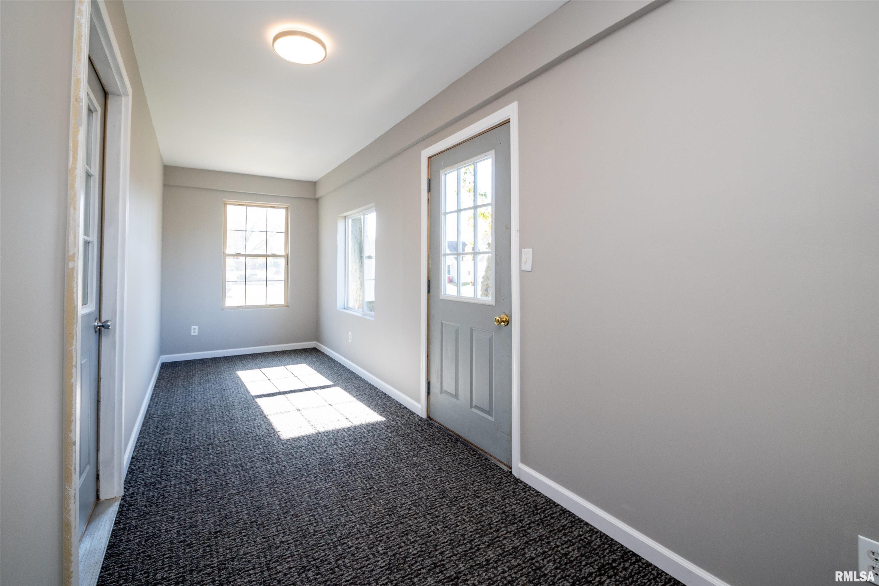 1014 South 3rd Street Pekin, IL 61554 - Photo 5 of 37