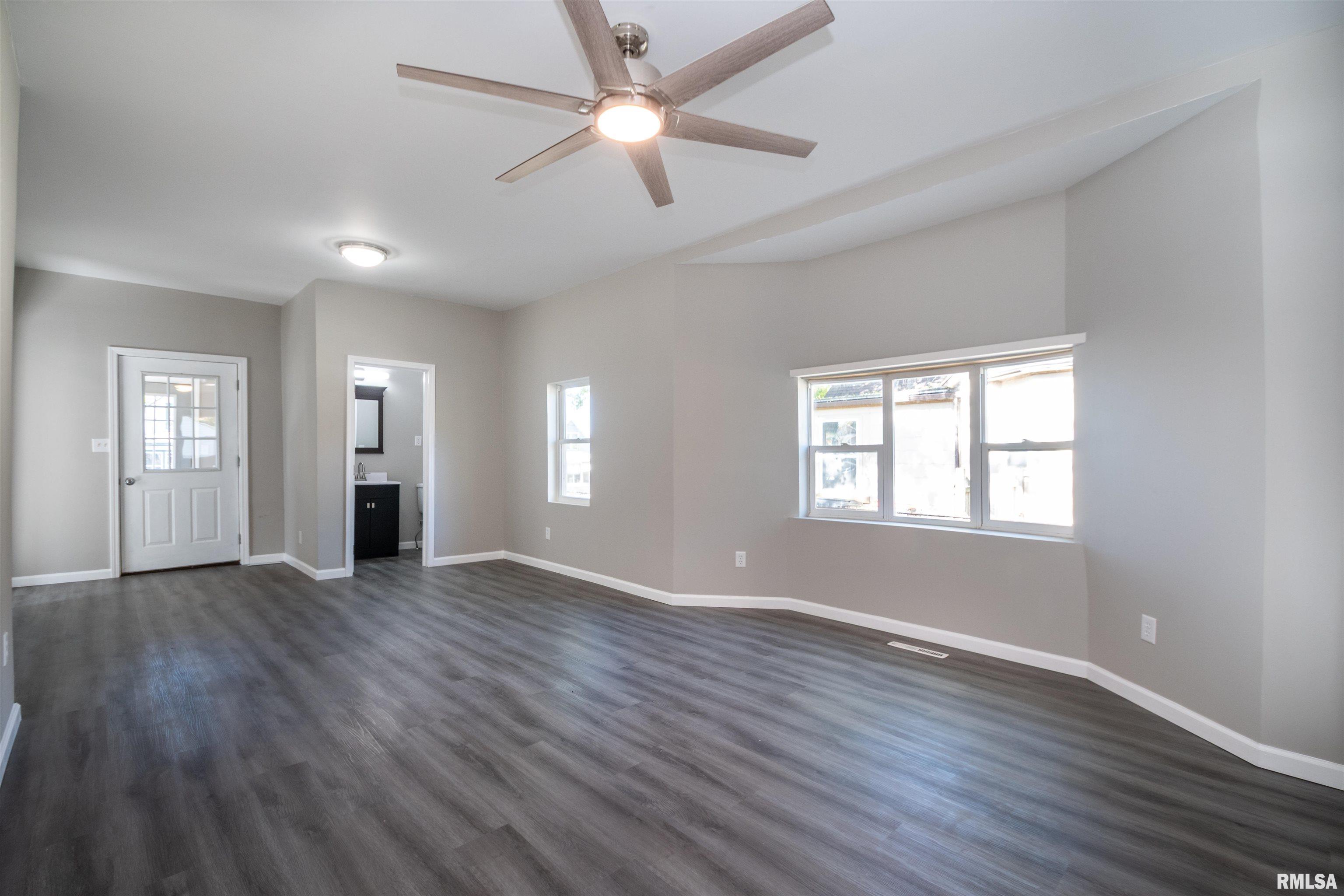 1014 South 3rd Street Pekin, IL 61554 - Photo 6 of 37