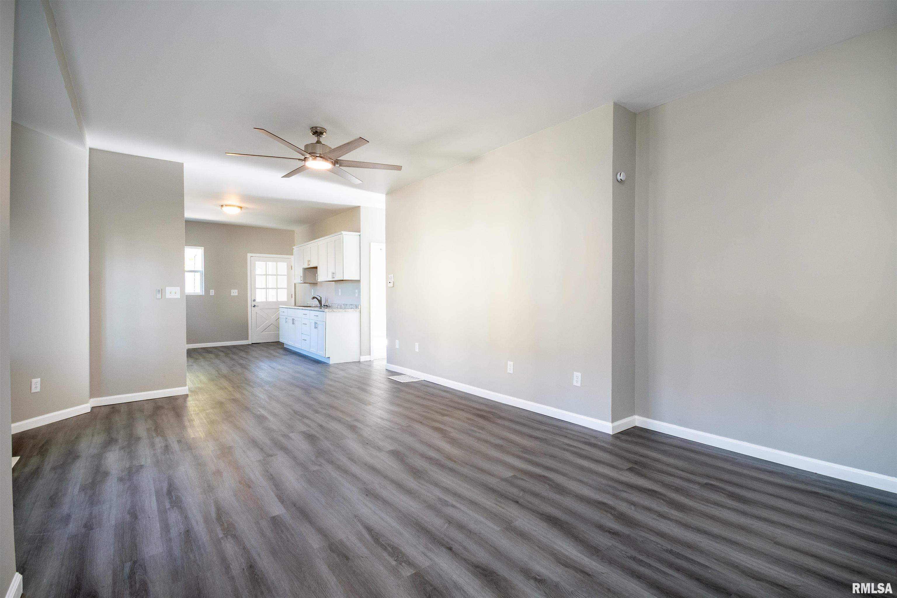 1014 South 3rd Street Pekin, IL 61554 - Photo 8 of 37