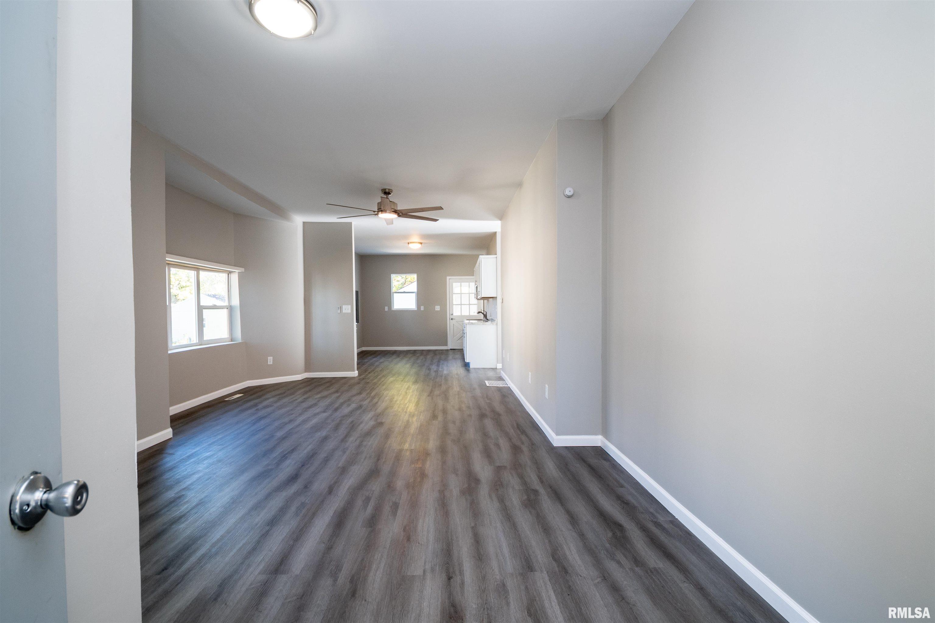 1014 South 3rd Street Pekin, IL 61554 - Photo 10 of 37