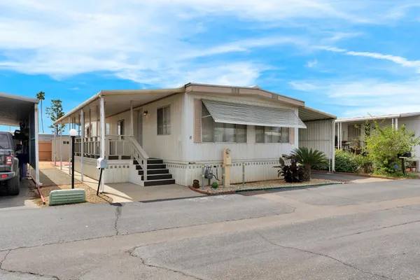 a view of a house with backyard