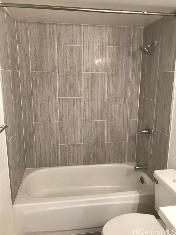 350 Aoloa Street, Unit A111 Kailua, HI 96734 - Photo 14 of 24 a bathroom with a toilet and bathtub