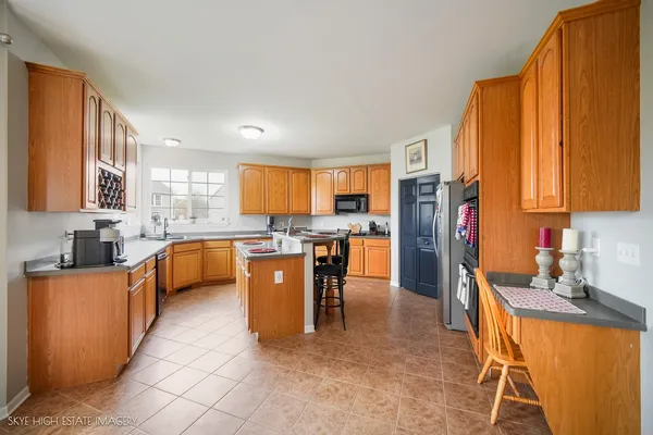 $600,000 | 1286 Dorr Drive, Sugar Grove, IL 60554
