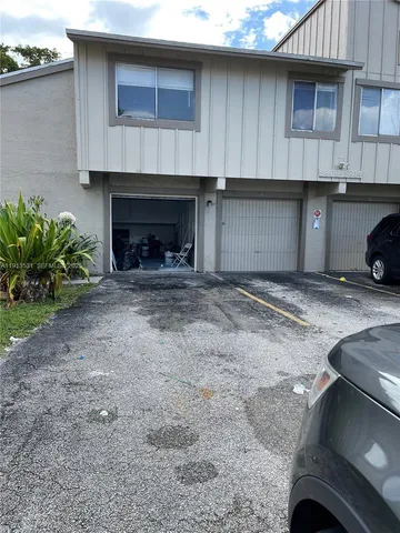 $2,300 | 5814 Northwest 22nd Street, Unit 21E, Lauderhill, FL 33313