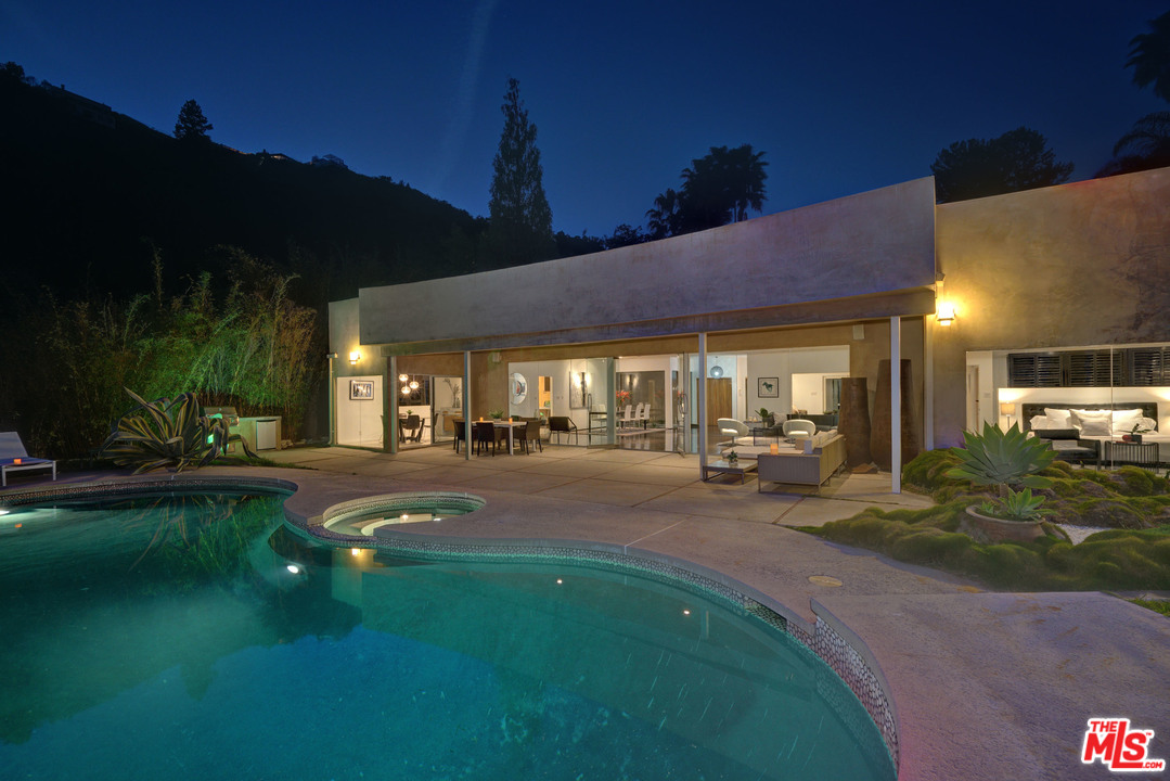 1616 Rising Glen Road Los Angeles, CA 90069 - Photo 2 of 50