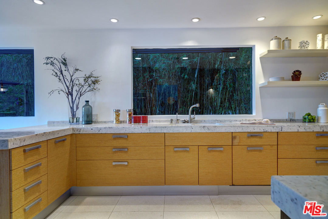 1616 Rising Glen Road Los Angeles, CA 90069 - Photo 12 of 50