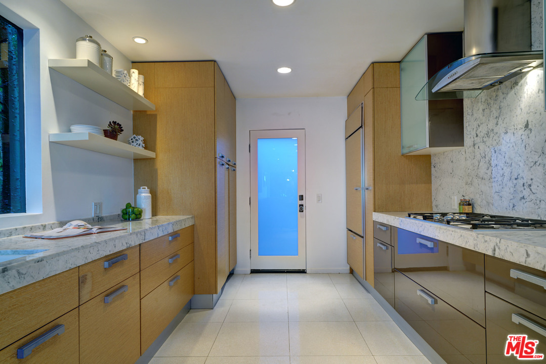 1616 Rising Glen Road Los Angeles, CA 90069 - Photo 13 of 50