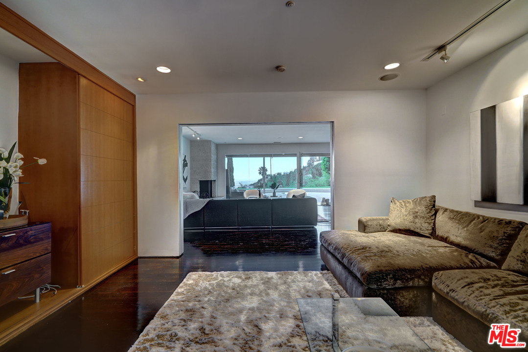 1616 Rising Glen Road Los Angeles, CA 90069 - Photo 17 of 50