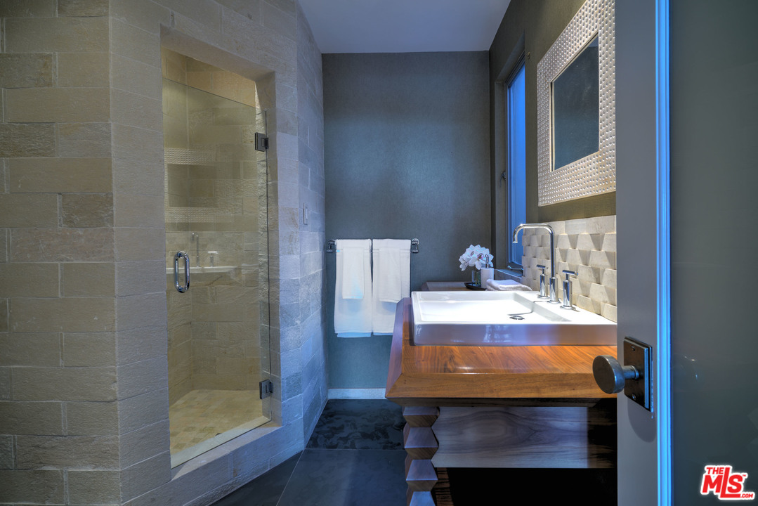 1616 Rising Glen Road Los Angeles, CA 90069 - Photo 19 of 50