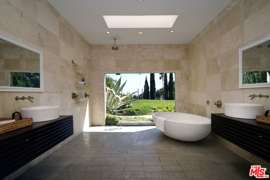 1616 Rising Glen Road Los Angeles, CA 90069 - Photo 24 of 50