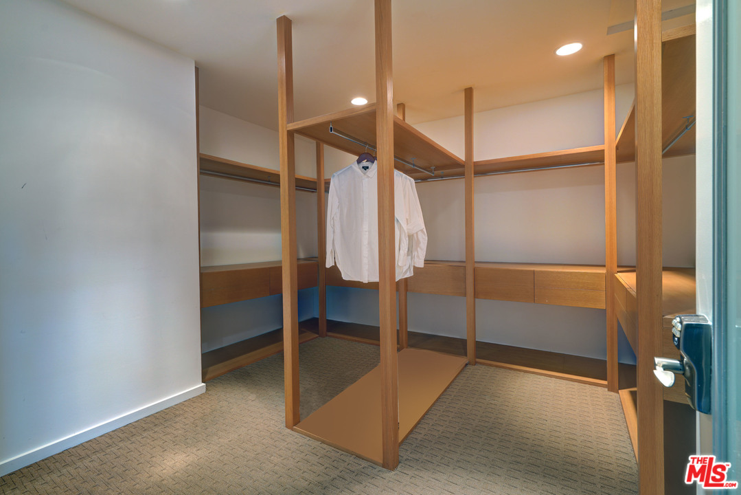 1616 Rising Glen Road Los Angeles, CA 90069 - Photo 27 of 50