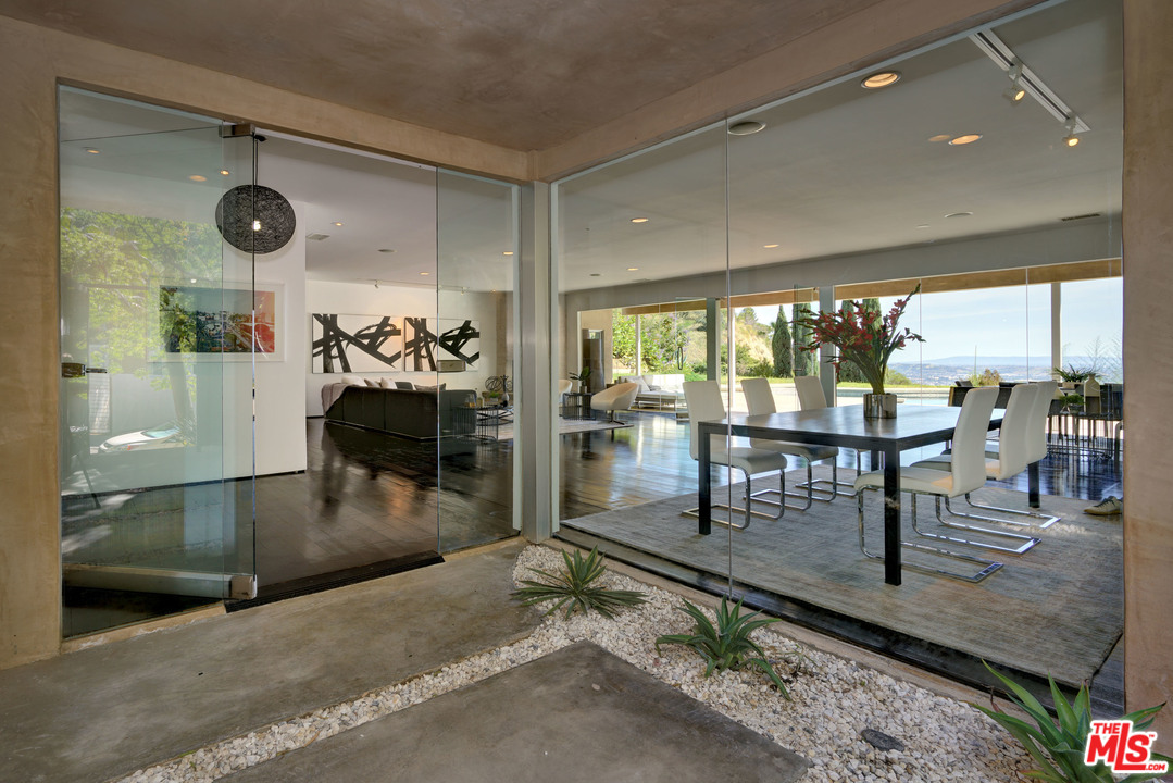 1616 Rising Glen Road Los Angeles, CA 90069 - Photo 4 of 50