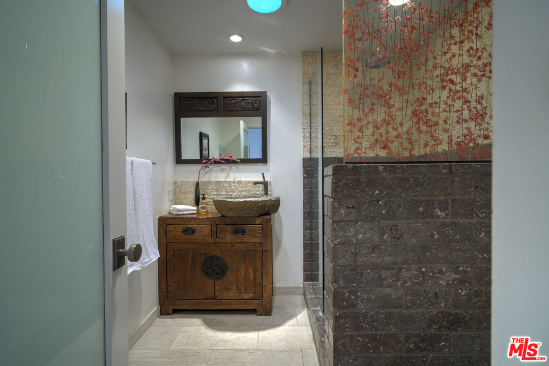 1616 Rising Glen Road Los Angeles, CA 90069 - Photo 31 of 50