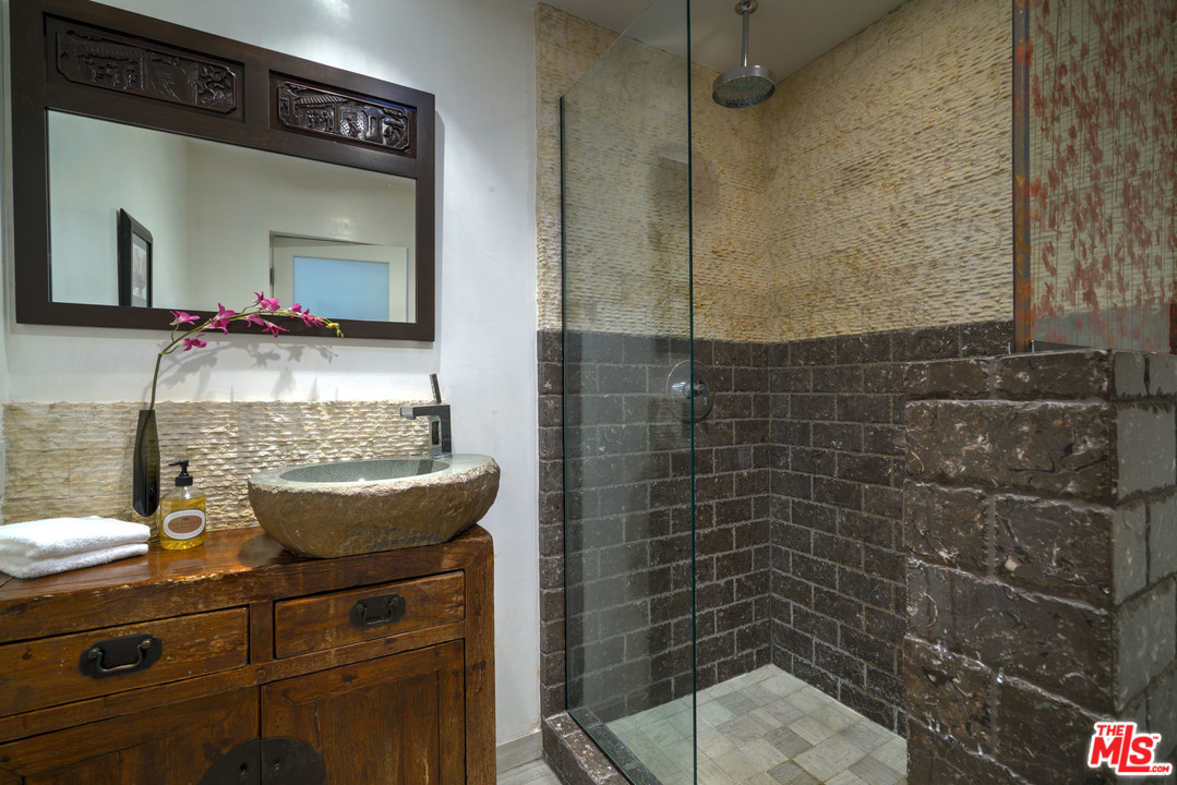 1616 Rising Glen Road Los Angeles, CA 90069 - Photo 32 of 50