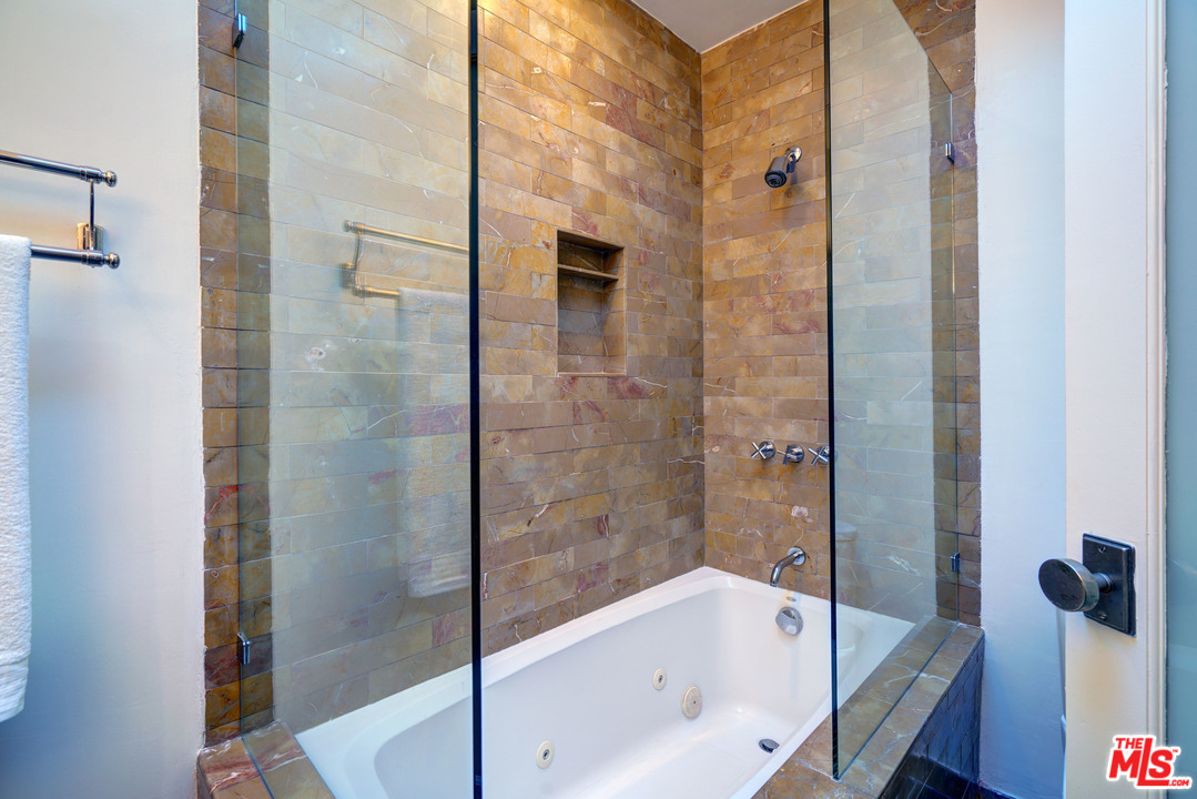 1616 Rising Glen Road Los Angeles, CA 90069 - Photo 37 of 50