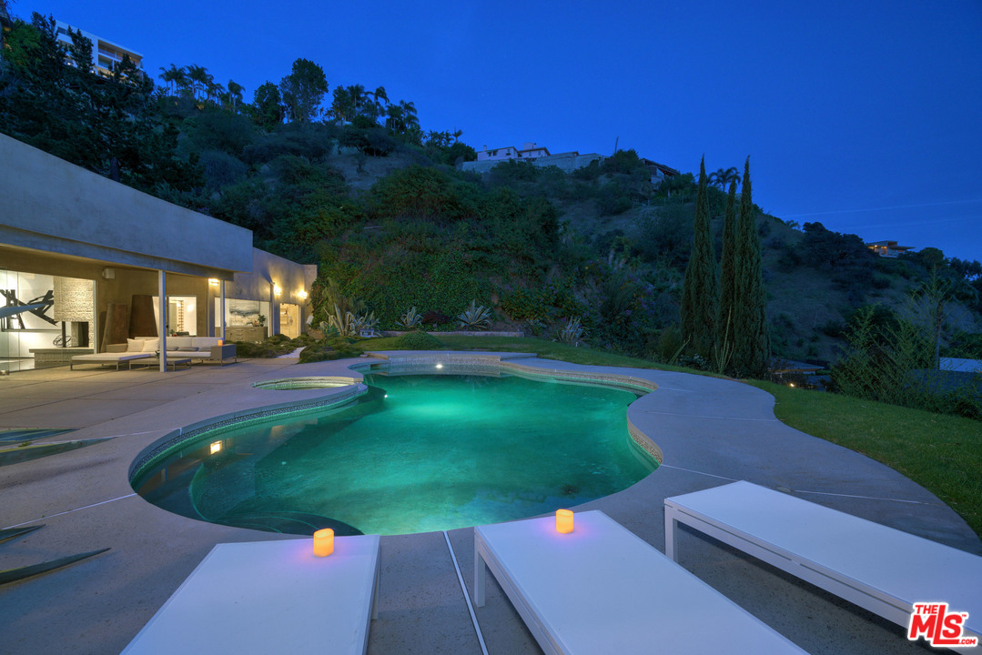 1616 Rising Glen Road Los Angeles, CA 90069 - Photo 42 of 50