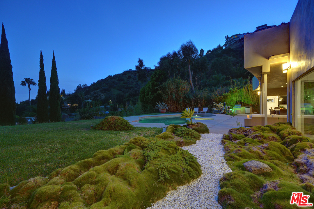 1616 Rising Glen Road Los Angeles, CA 90069 - Photo 44 of 50