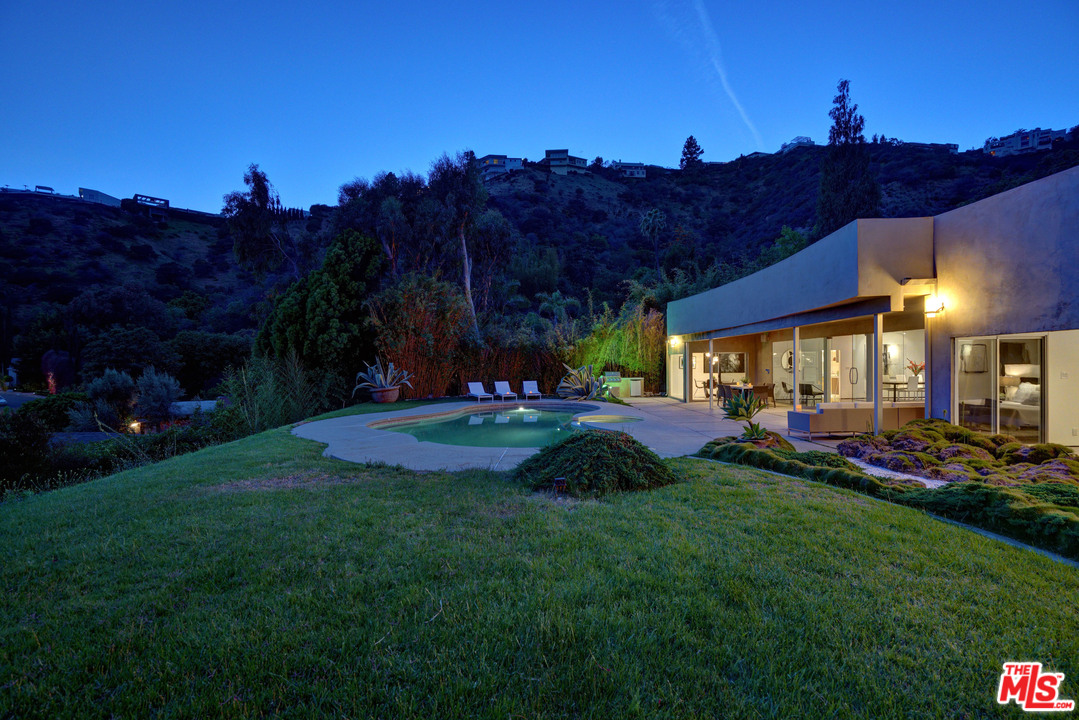 1616 Rising Glen Road Los Angeles, CA 90069 - Photo 45 of 50