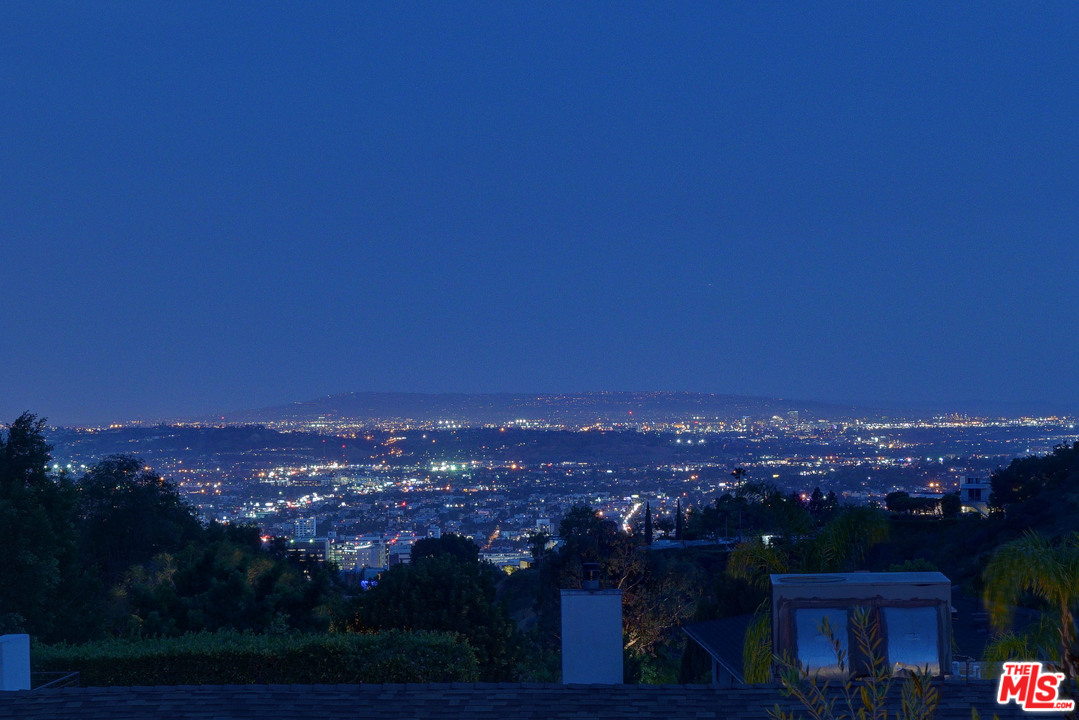 1616 Rising Glen Road Los Angeles, CA 90069 - Photo 46 of 50