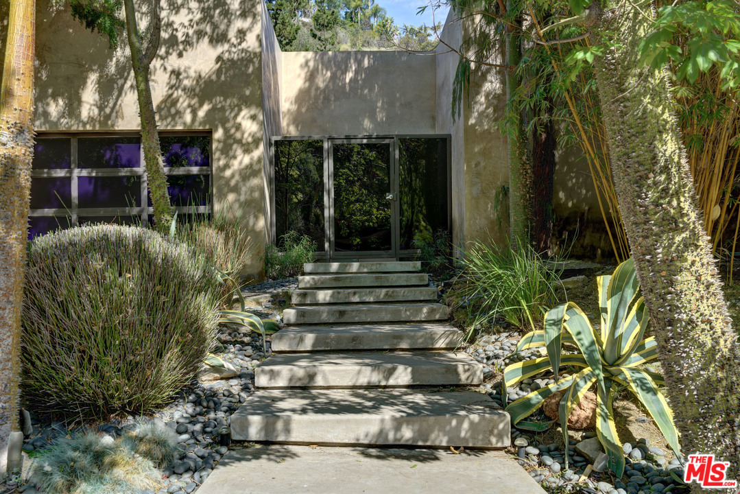 1616 Rising Glen Road Los Angeles, CA 90069 - Photo 48 of 50